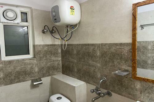 Oyo 79872 Hotel Overstay