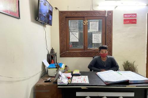 Oyo 79872 Hotel Overstay