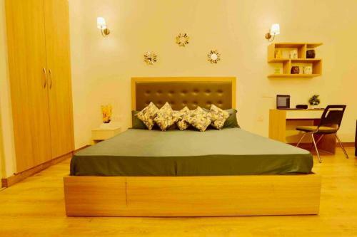 Apartamento The Metro Square Near India Expo Mart