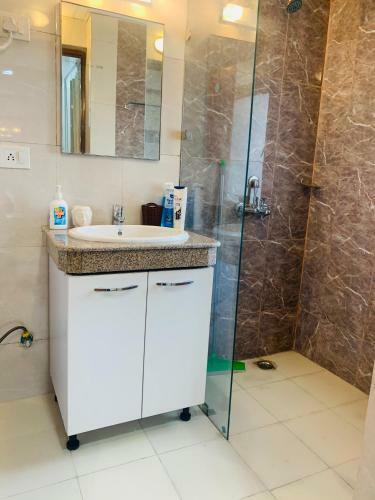 Apartamento The Karma Square Near India Expo Mart