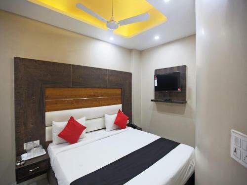 Collection O 81871 Hotel Ashray