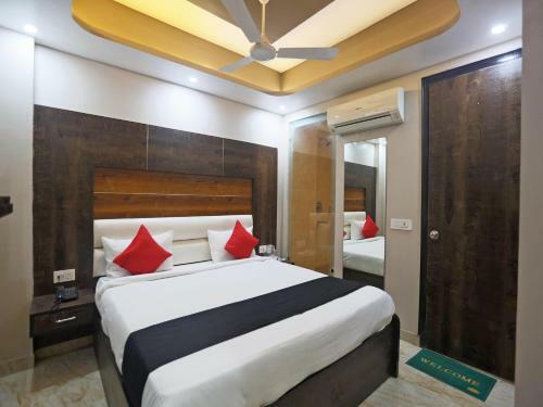 Collection O 81871 Hotel Ashray