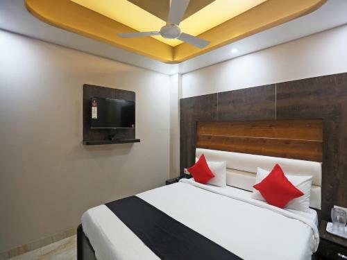 Collection O 81871 Hotel Ashray