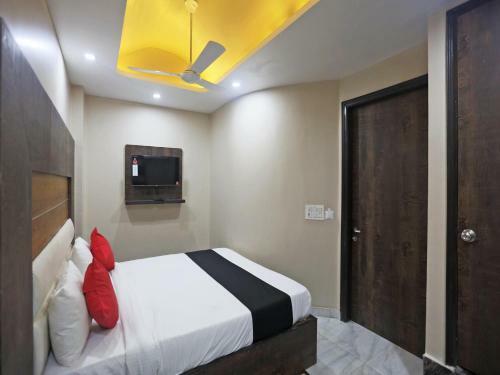 Collection O 81871 Hotel Ashray