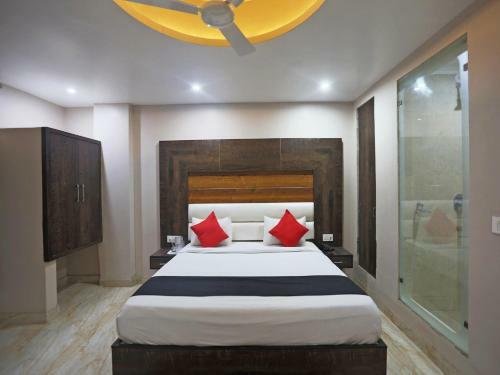 Collection O 81871 Hotel Ashray