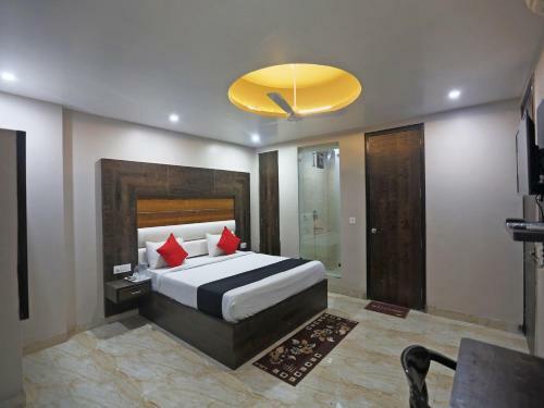 Collection O 81871 Hotel Ashray