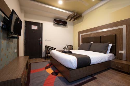 Collection O 81871 Hotel Ashray