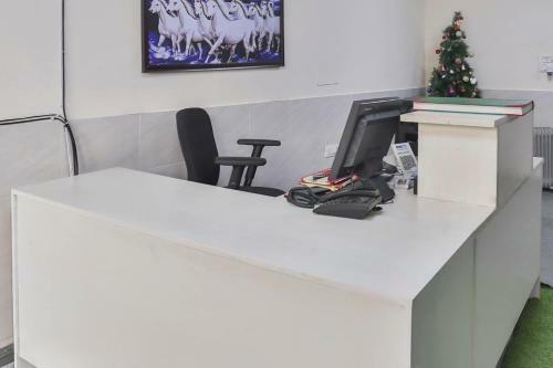 Oyo 69889 Hotel Premium