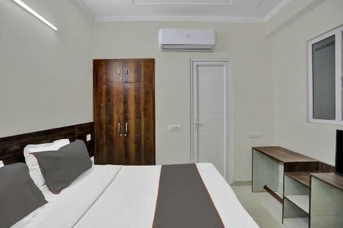 Hotel Collection O 83354 Raksha Inn
