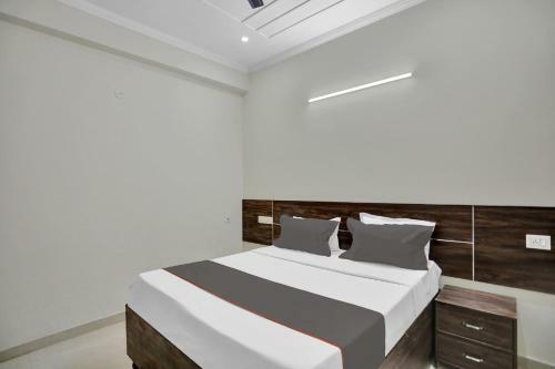 Hotel Collection O 83354 Raksha Inn