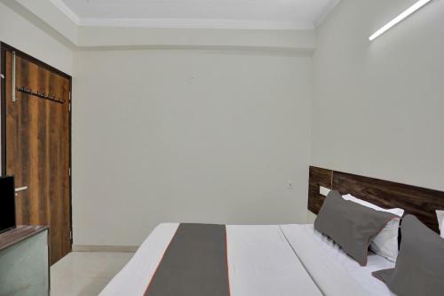 Hotel Collection O 83354 Raksha Inn