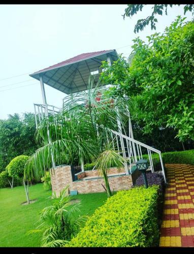 Agroturismo Nirvana Farms ( Singh's)