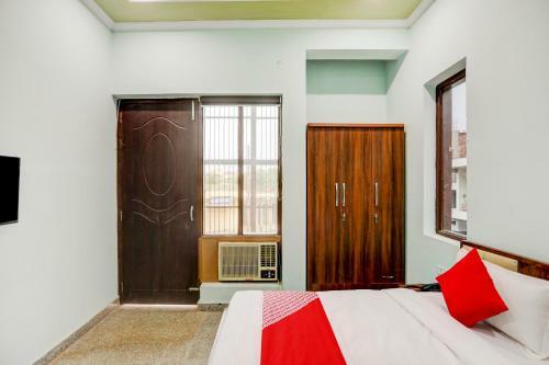Oyo 82414 Hotel Basera