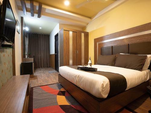 Collection O 81936 Hotel Dreamz Inn
