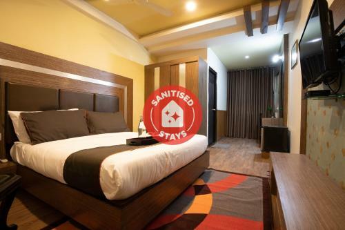 Collection O 81936 Hotel Dreamz Inn