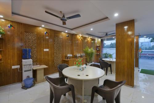 Hotel Hari International - Noida Sector 11