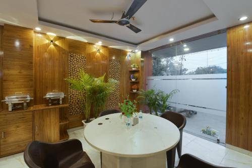 Hotel Hari International - Noida Sector 11