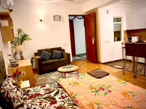 Noida Studio Apartment - Super Luxury Place