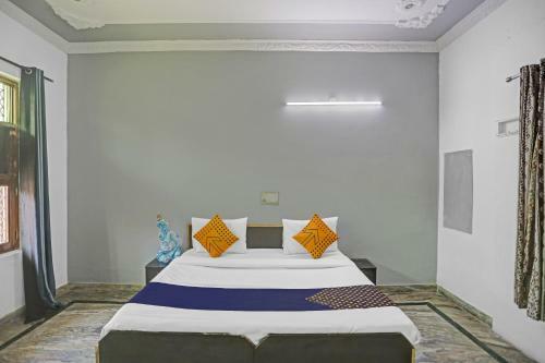 Hotel Oyo 82128 Golden Regency