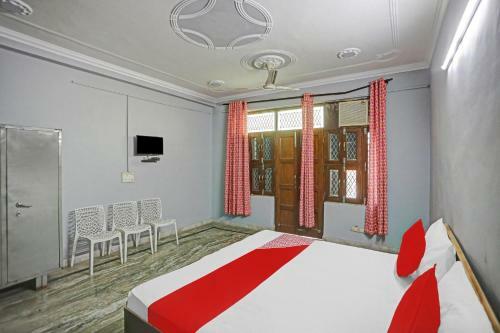 Hotel Oyo 82128 Golden Regency