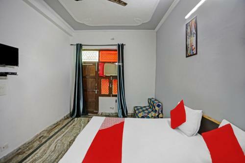Hotel Oyo 82128 Golden Regency