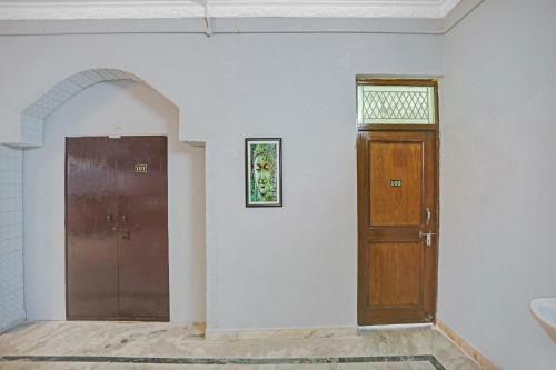 Hotel Oyo 82128 Golden Regency