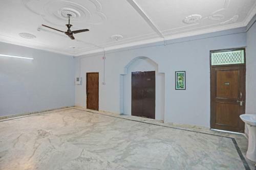 Hotel Oyo 82128 Golden Regency