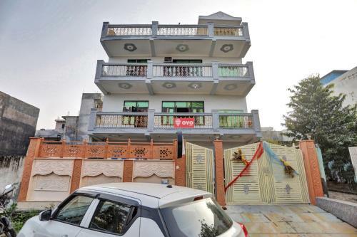 Hotel Oyo 82128 Golden Regency