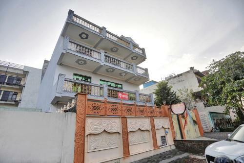 Hotel Oyo 82128 Golden Regency