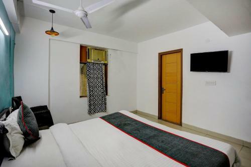 Collection O 82470 Hotel Rent Abode Aone Inn