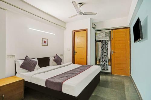 Collection O 82470 Hotel Rent Abode Aone Inn
