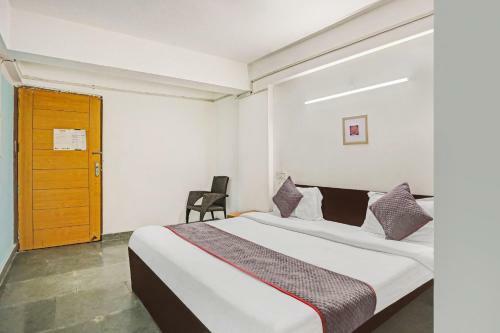 Collection O 82470 Hotel Rent Abode Aone Inn