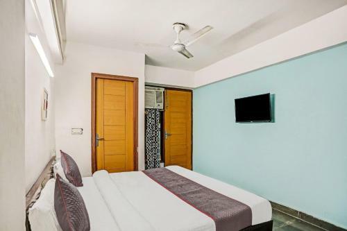 Collection O 82470 Hotel Rent Abode Aone Inn