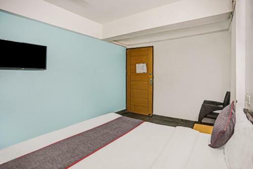 Collection O 82470 Hotel Rent Abode Aone Inn