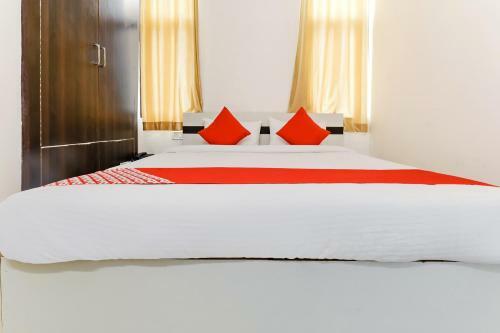 Collection O 26759 Pearl Hotel