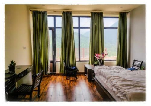Hotel Dhauladhar View Village Resort