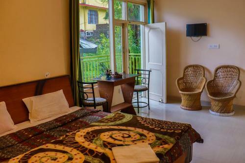 Hostal Golden View B&B
