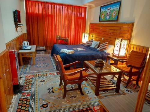 Hostal Auspicious Him Dharshan