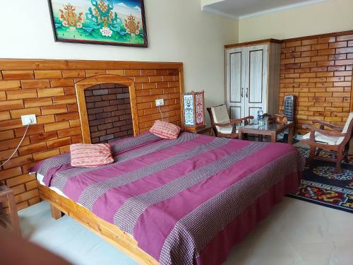 Hostal Auspicious Him Dharshan