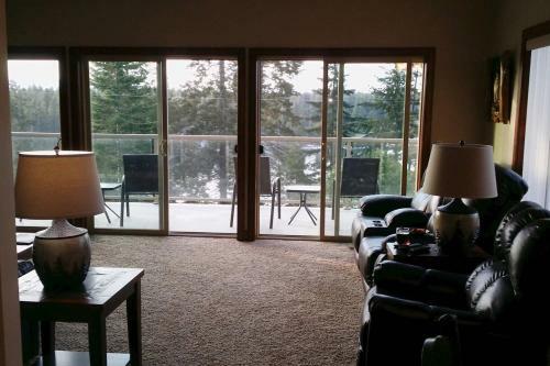 Hayden Lake Views - Sleeps 6