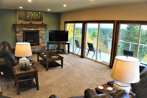 Hayden Lake Views - Sleeps 6