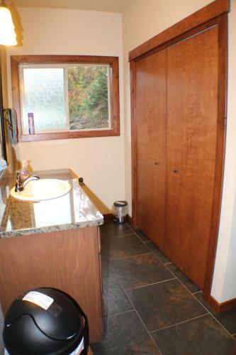 Hayden Lake Views - Sleeps 6