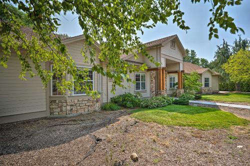 Luxe Boise Home With Patio Golf, Hike, Explore