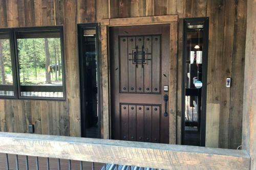 Yellowstone Crossing Lodge