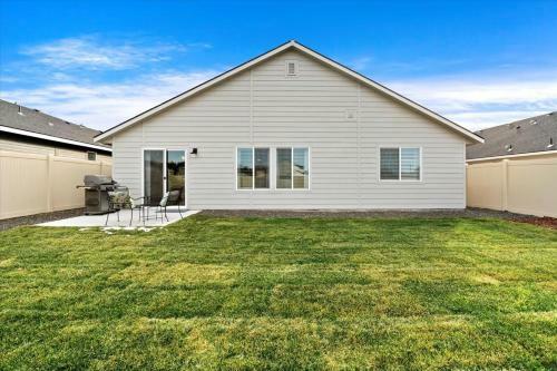 New Model Like Home In Meridian With 3 Bedrooms