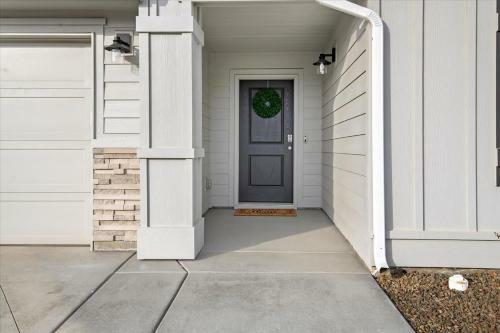 New Model Like Home In Meridian With 3 Bedrooms