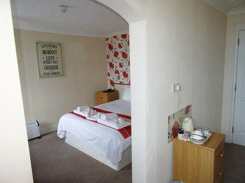 The Manor Hotel