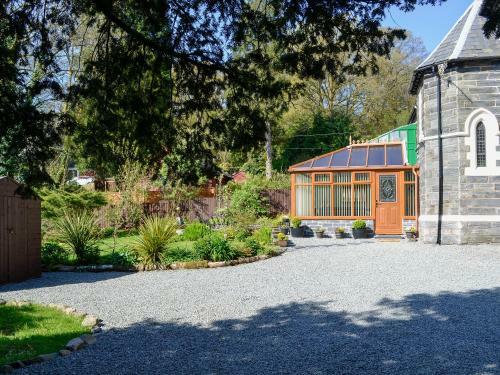 Victoria Lodge
