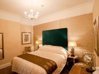 Legacy Dukes Head Hotel