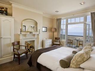 Hotel The Marine